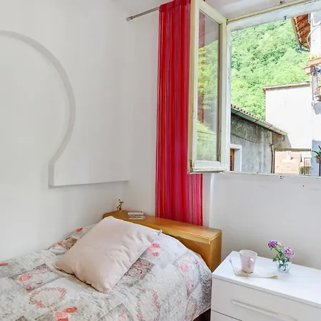Lejlighed Little Country House In An Authentic Village Of Lake Como. Patio And Lake View